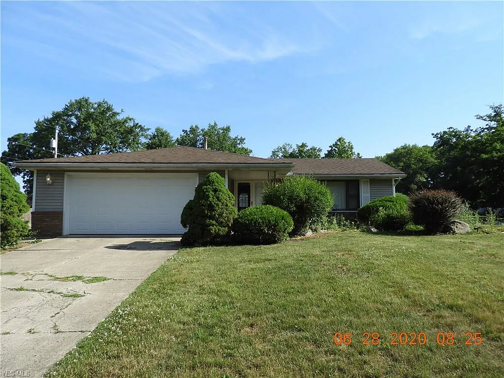 900 Kingsway Dr photo 1