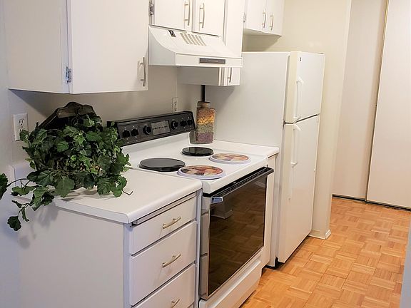 4th image of 4501 Grandview Dr W #3XX