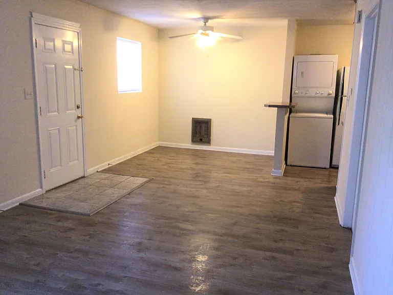 2350 S Milledge Ave — Photo 4