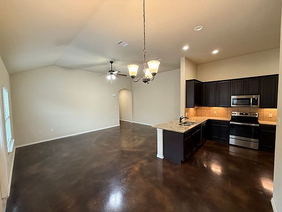4th image of 111 Stacy Ln