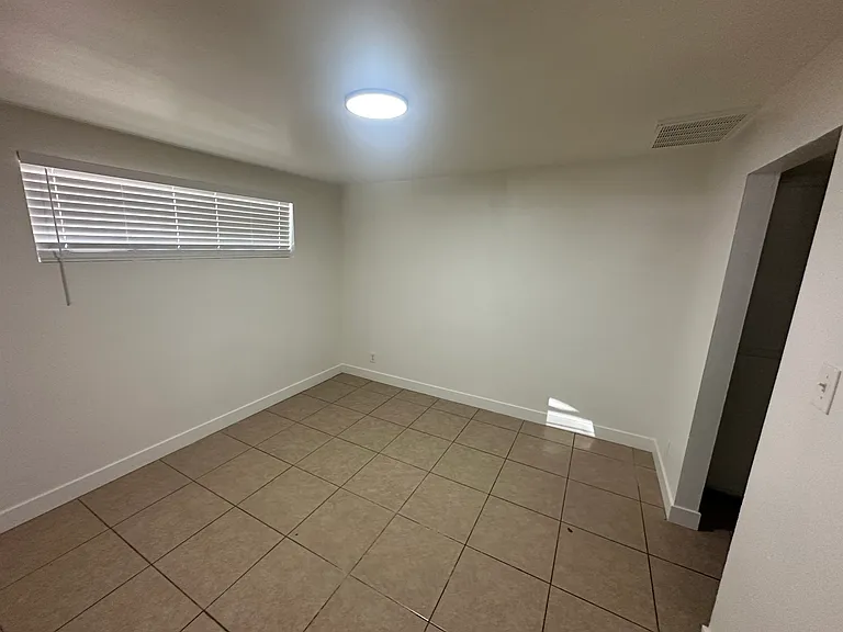 S Bellview — Photo 8