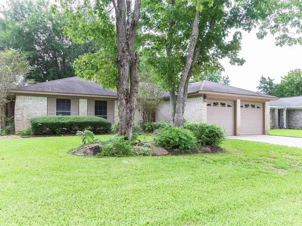 423 Buoy Rd, Webster, TX 77598