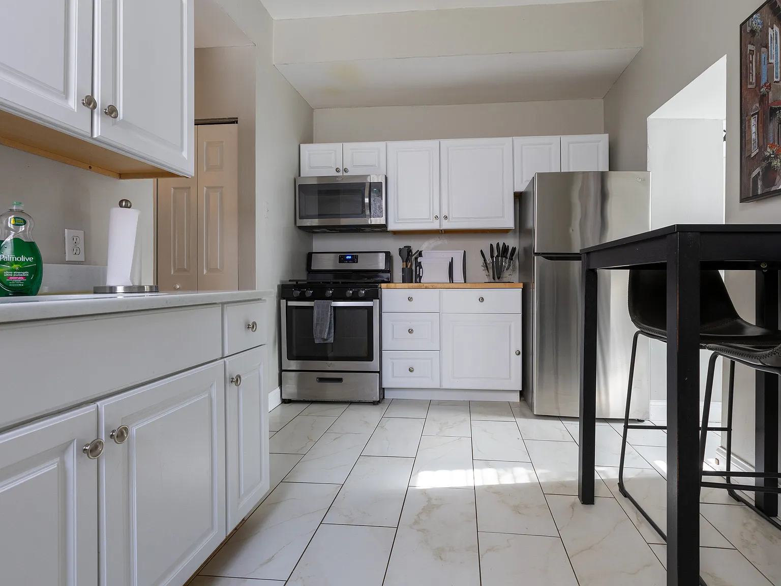 3 bed, 1400 sqft, $3,000 — Photo 4