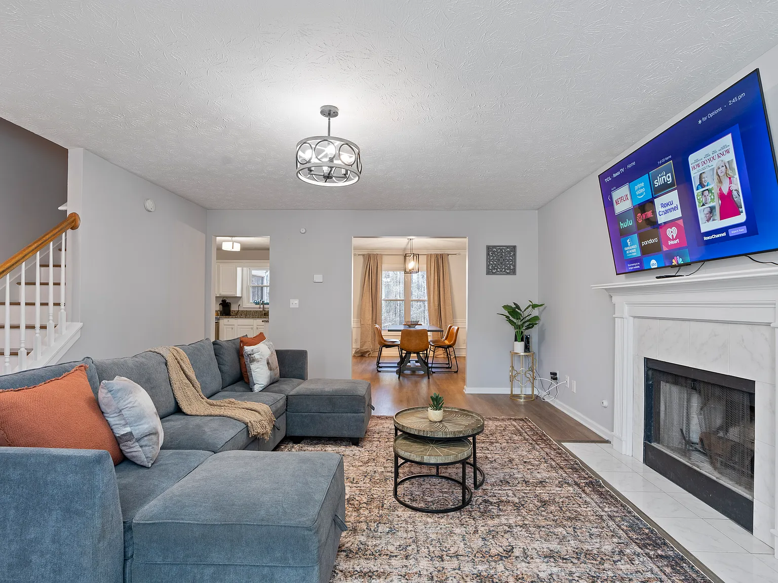 4 bed, 2.5 bath, 2500 sqft, $6,950 — Photo 3