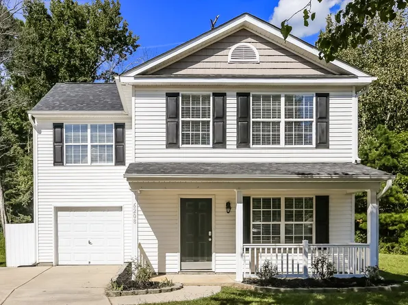 6208 Stonefort Ct, Charlotte, NC 28216