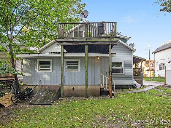 5th image of 900 Douglas St NW