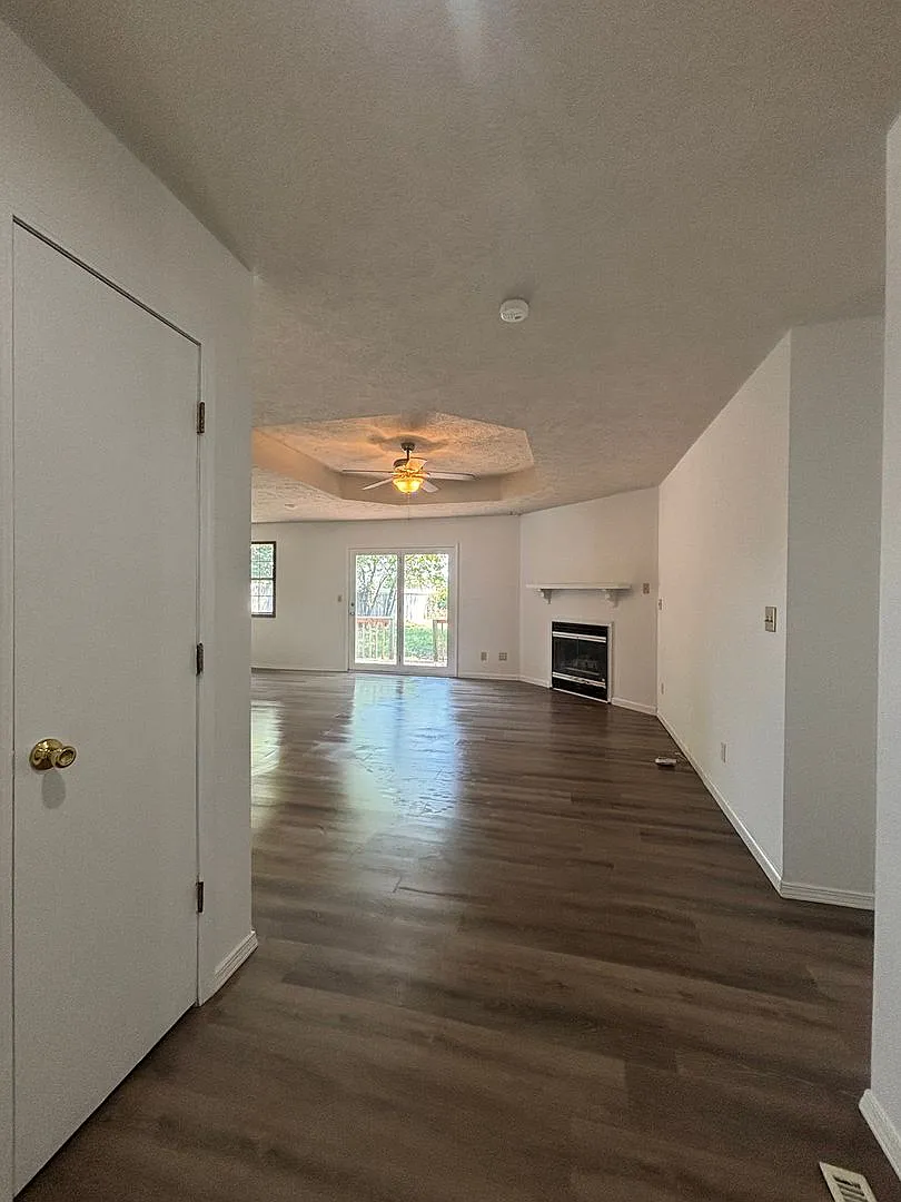 Beautiful 3 bedroom 2 bath home 2 car garage! — Photo 2