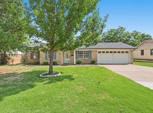 205 W Huitt Ln, Euless, TX 76040