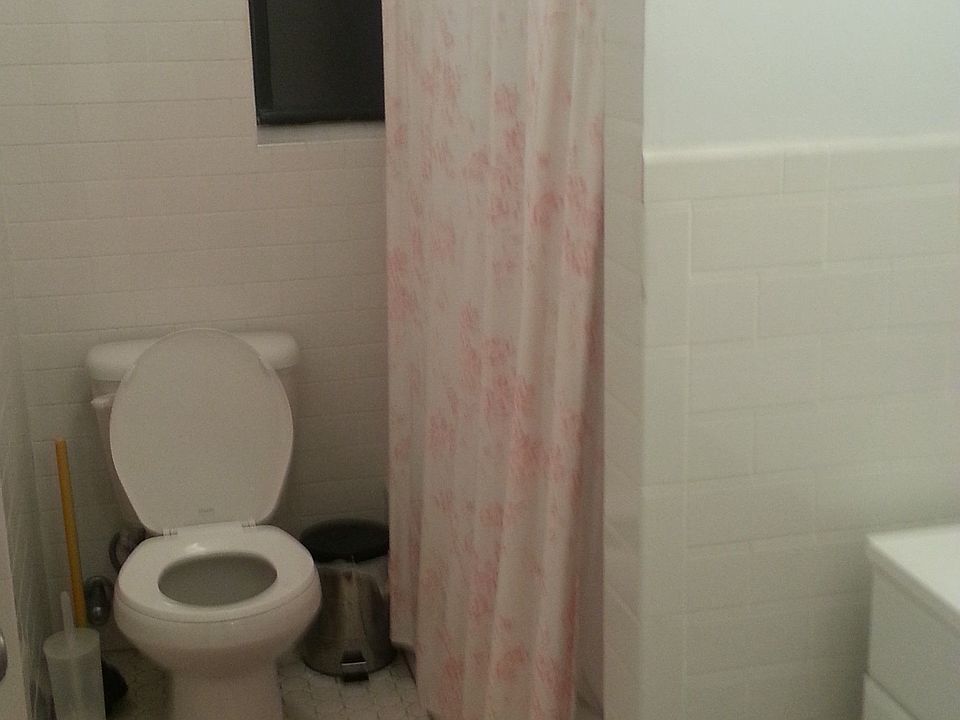 2nd image of 6015 Woodside Ave APT 2J