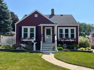 1811 Pike St, Peru, IL 61354