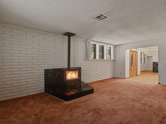 5th image of 902 S Pineview St