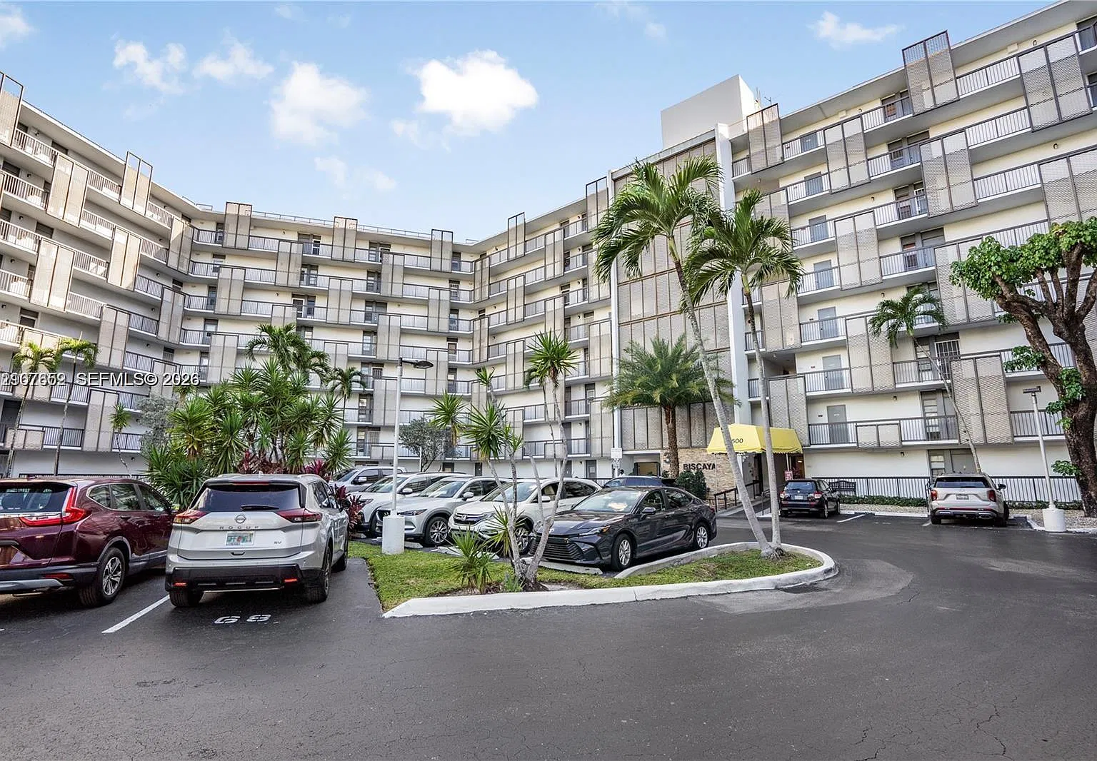 Biscaya Iii Condo — Photo 1