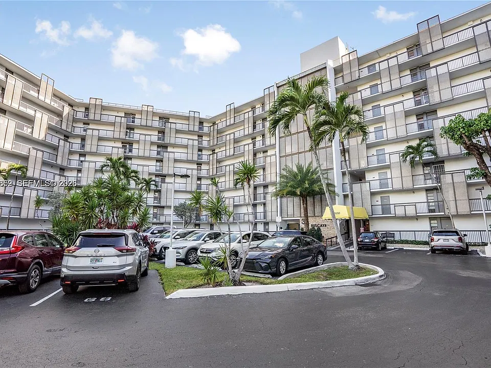 20500 W Country Club Dr #607