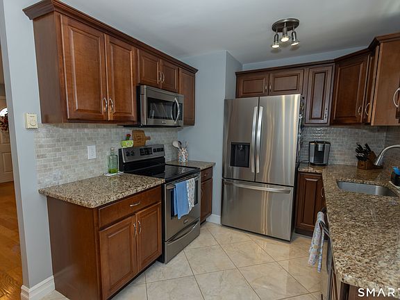 3rd image of 19 Hardwood Road