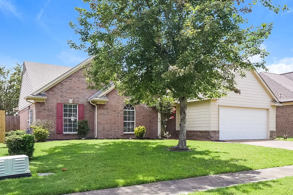 3 bed, 2.0 bath, 1554 sqft, $1,765 — Photo 3