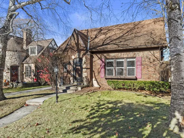 1518 Torrison DRIVE, Manitowoc, WI 54220