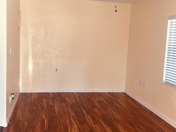 3rd image of 719 Dougherty St