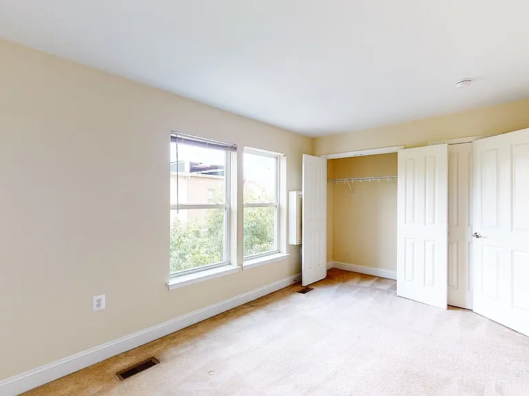 720 Barnes St NE — Photo 37