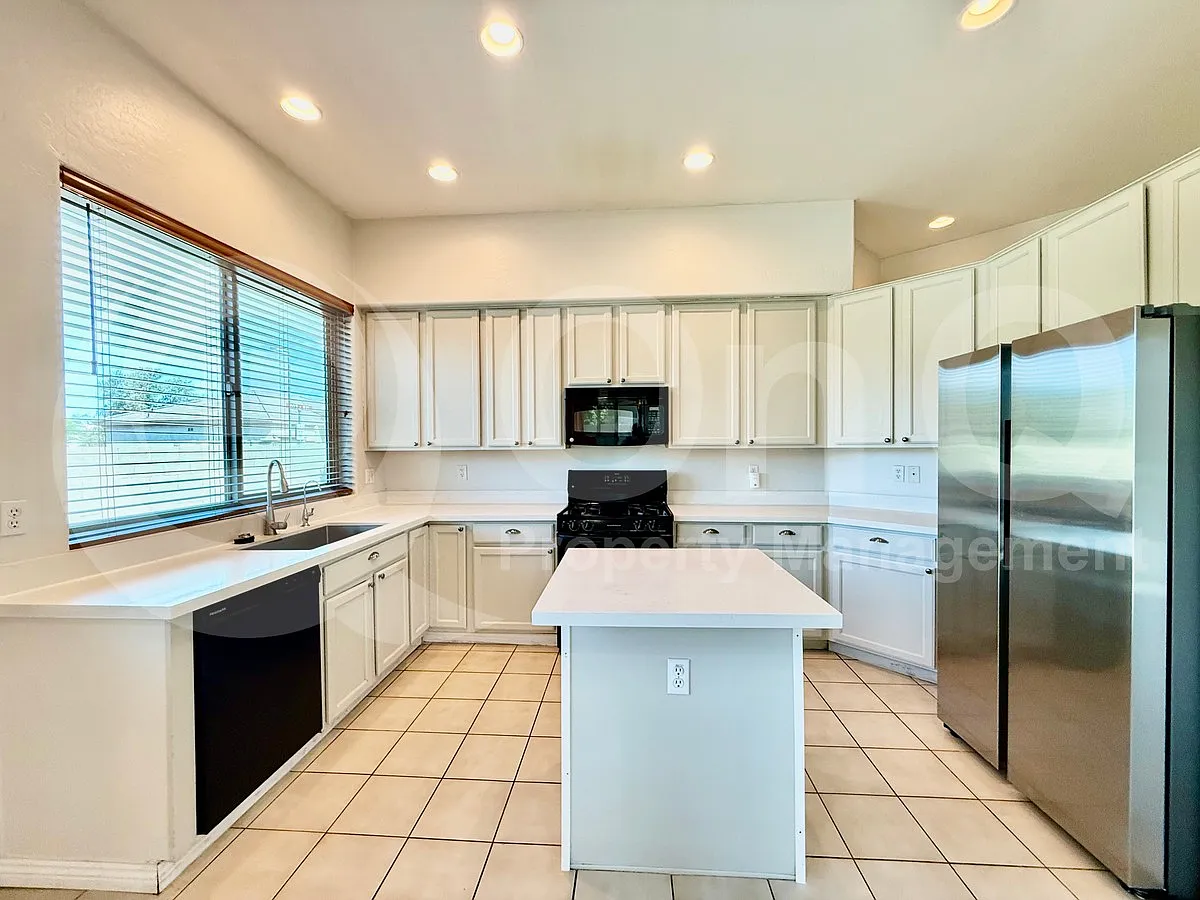 3 bed, 2.0 bath, 1436 sqft, $2,250 — Photo 4