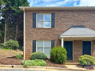 2433 1st St NW APT 21D, Hickory, NC 28601