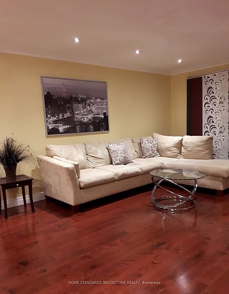 Toronto House for rent - 3 Bedrooms — photo 3