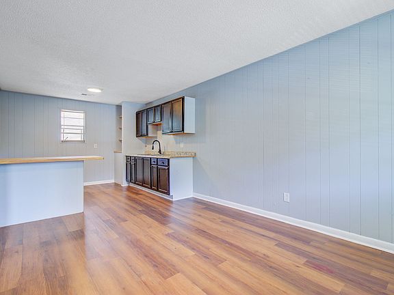 4th image of 106 Marilyn St #19
