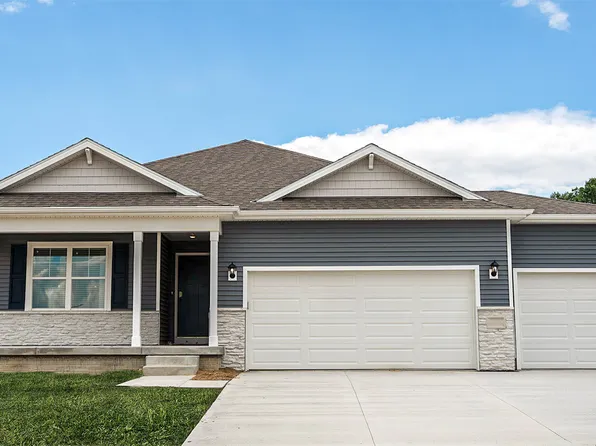 3042 Sweetwater Dr, Des Moines, IA 50320