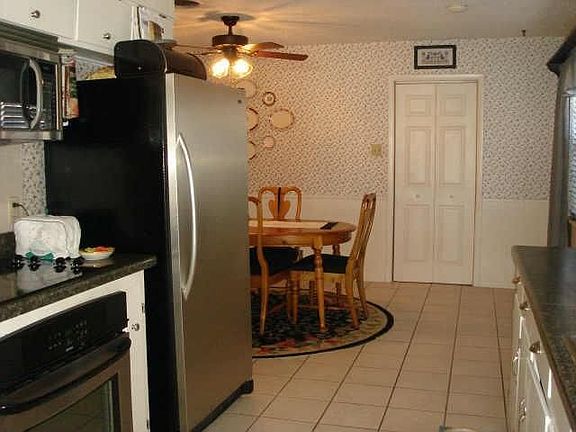 5th image of 3926 Concord Dr