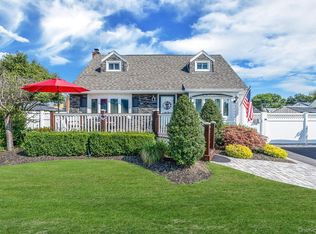 87 Ecker Ave, West Babylon, NY 11704
