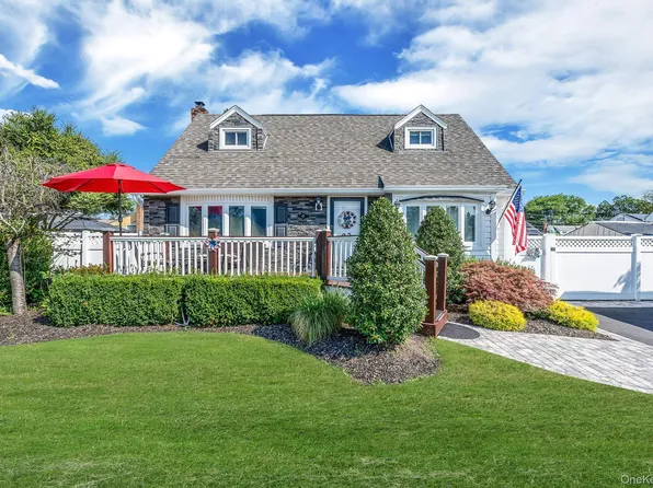 87 Ecker Avenue, West Babylon, NY 11704