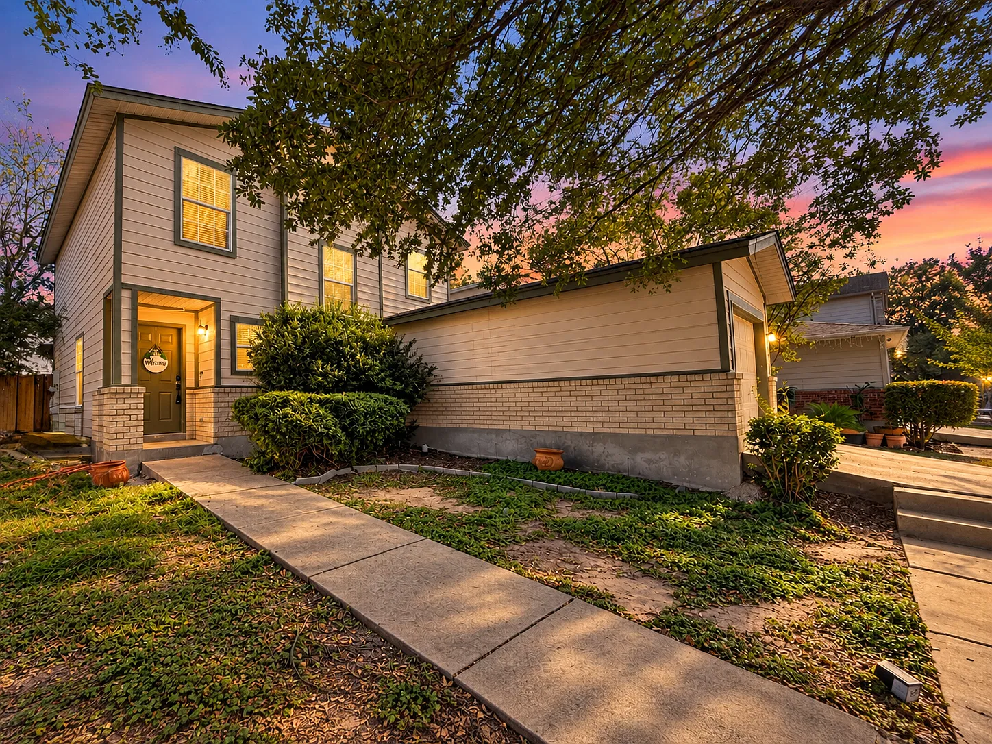3 bed, 2.5 bath, 1605 sqft, $1,600 — Photo 2