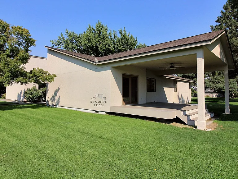 3600 Eastlake Dr — Photo 1