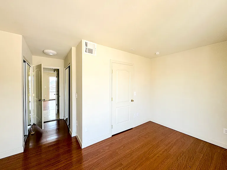 4629 Prospect Ave #3 — Photo 5