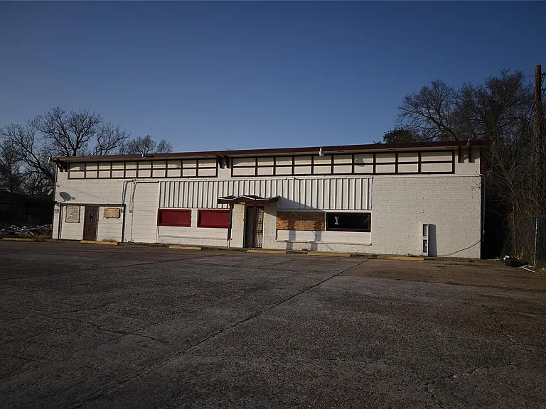 4609 Laura Koppe Rd — Photo 1