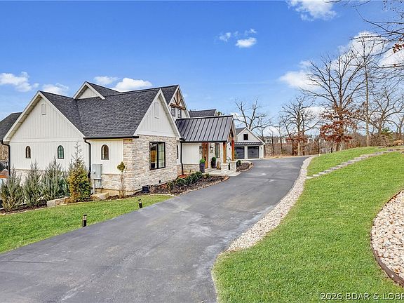 3rd image of 903 Dogwood Rd