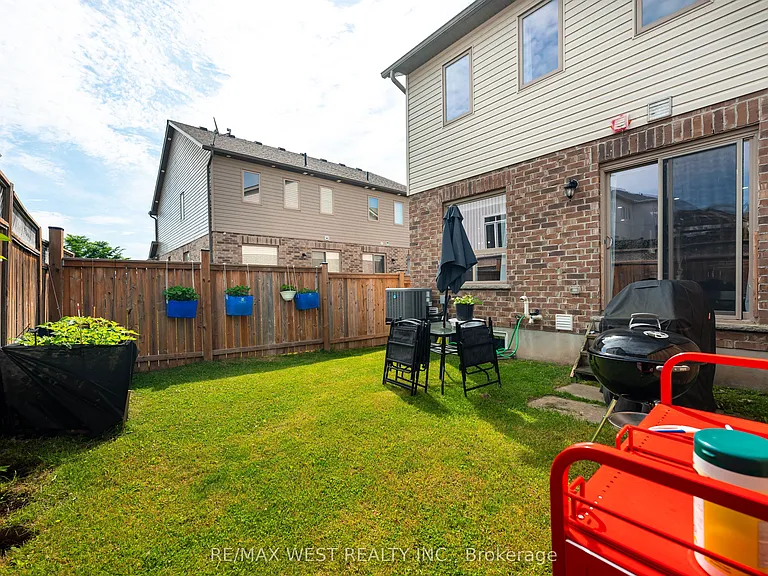 124 Parkinson Cres #70 — Photo 7