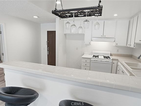 4th image of 330 N Jackson St APT 116