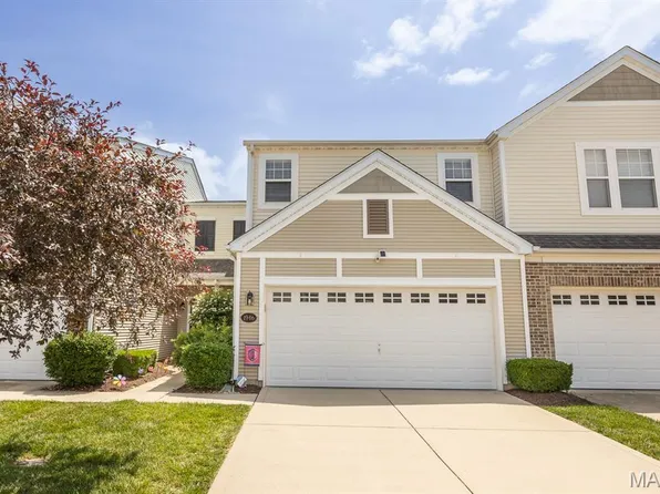 1946 Celebration Park Cir, Belleville, IL 62220