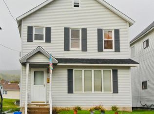 14 Hospital St, Carbondale, PA 18407