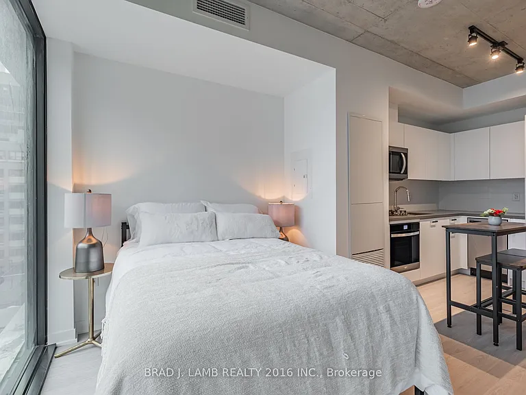 195 McCaul St #1005 — Photo 16