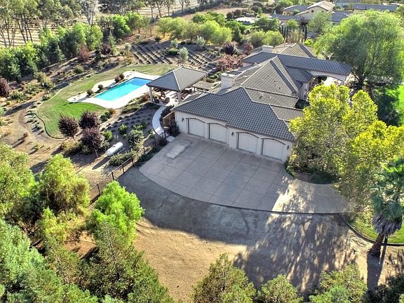 5th image of 10750 Green Valley Dr