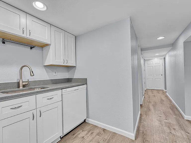 1411 Clayton St #4 — Photo 11
