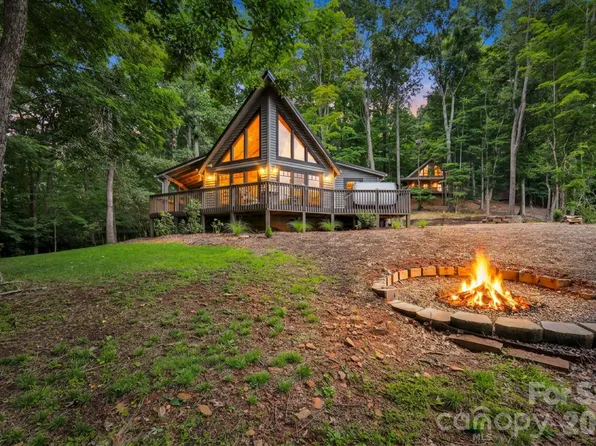 1416 Indian Lake Dr, West Jefferson, NC 28694