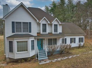 114 White Pine Ct, Milford, PA 18337