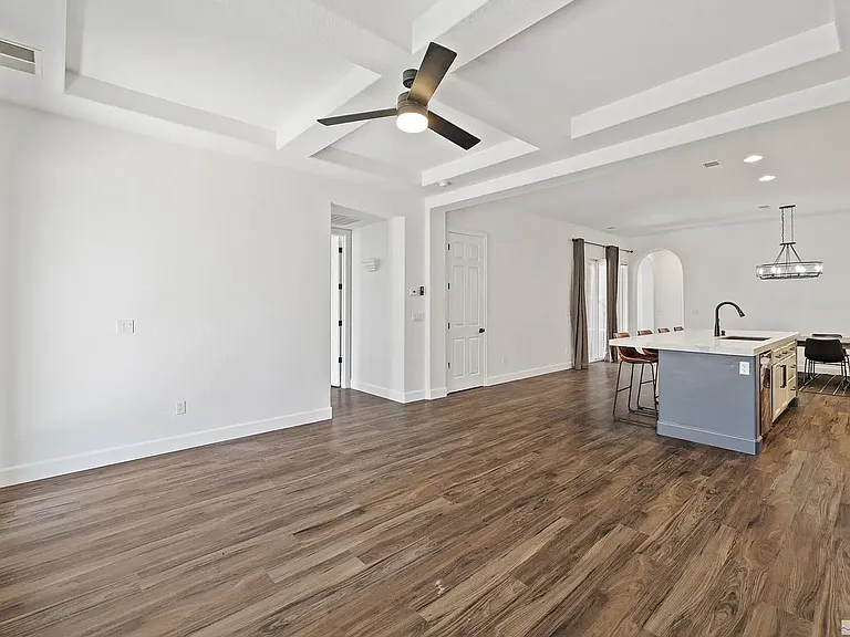 10785 Serratina Dr — Photo 6