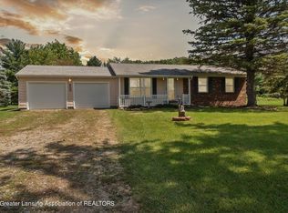 905 S Warren Rd, Ovid, MI 48866