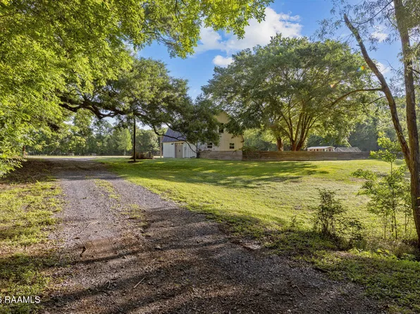 1079 Fontelieu Rd, Saint Martinville, LA 70582