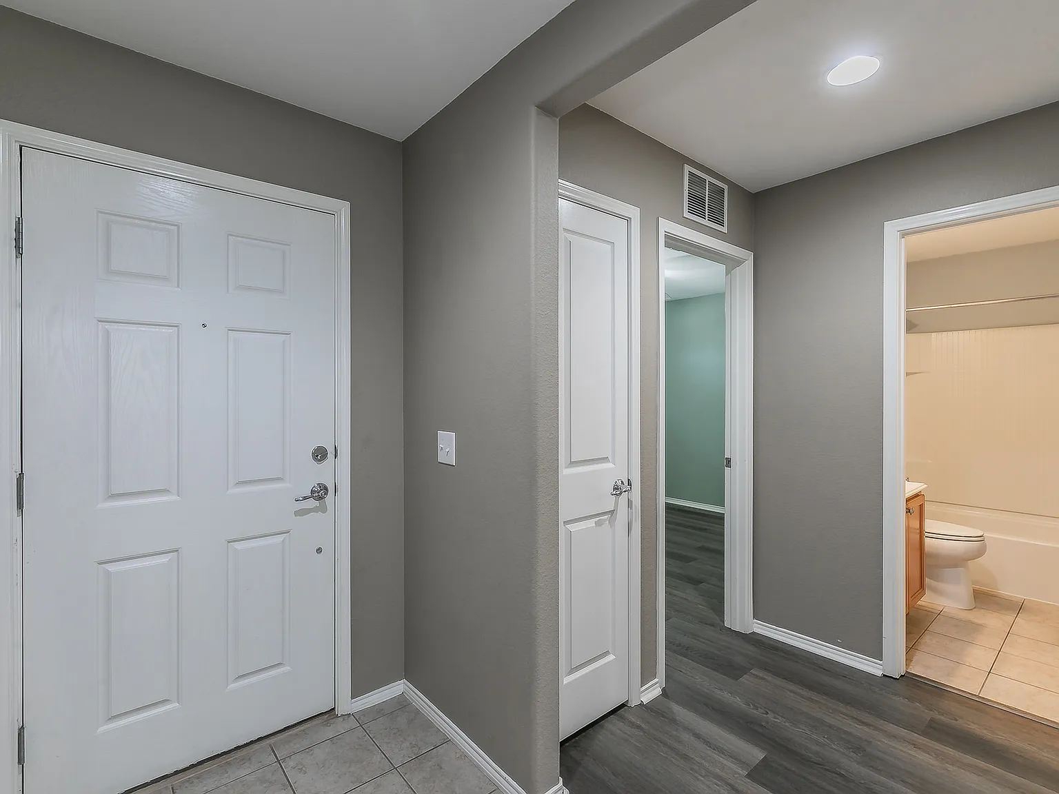 3 bed, 1840 sqft, $2,250 — Photo 3