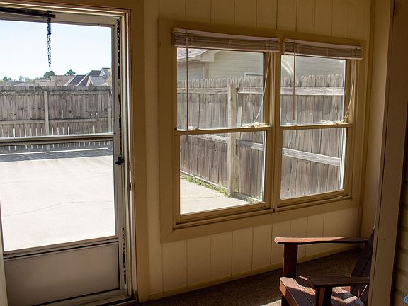 5th image of 413 Bromwich St SW