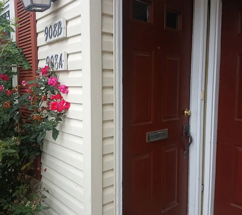 908A Stockton Ct